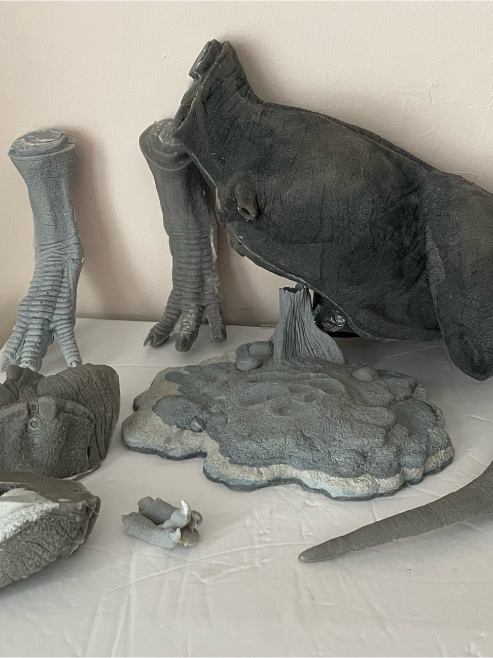 T-Rex Dinosaur Resin Model Kit 1/20 Scale New Unstarted 2012